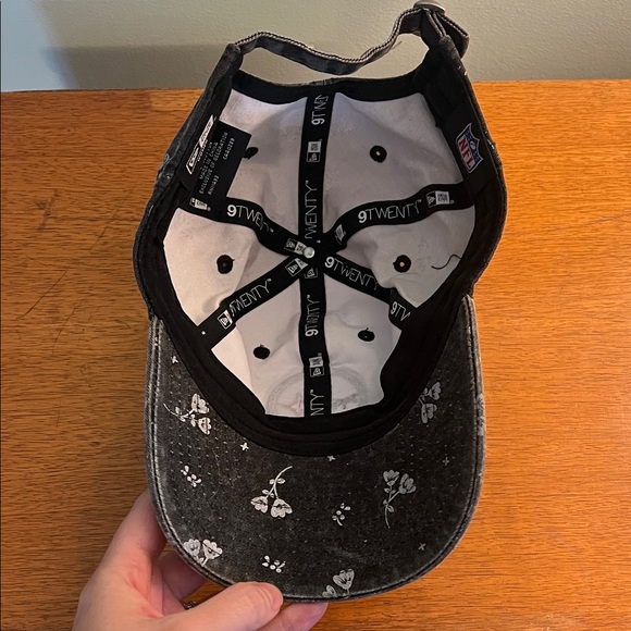 New Era Pittsburgh Steelers Women's Black and White Cap - Picture 3 of 5